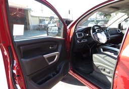 2019 Nissan Titan - Image 25