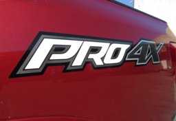 2019 Nissan Titan - Image 17