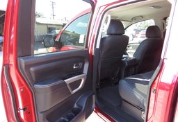 2019 Nissan Titan - Image 32