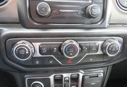 2020 Jeep Gladiator - Image 35