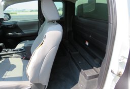 2018 Toyota Tacoma - Image 33