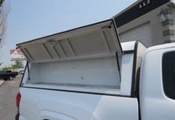 2018 Toyota Tacoma - Image 17