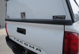 2018 Toyota Tacoma - Image 19