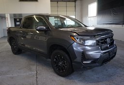 2022 Honda Ridgeline - Image 3