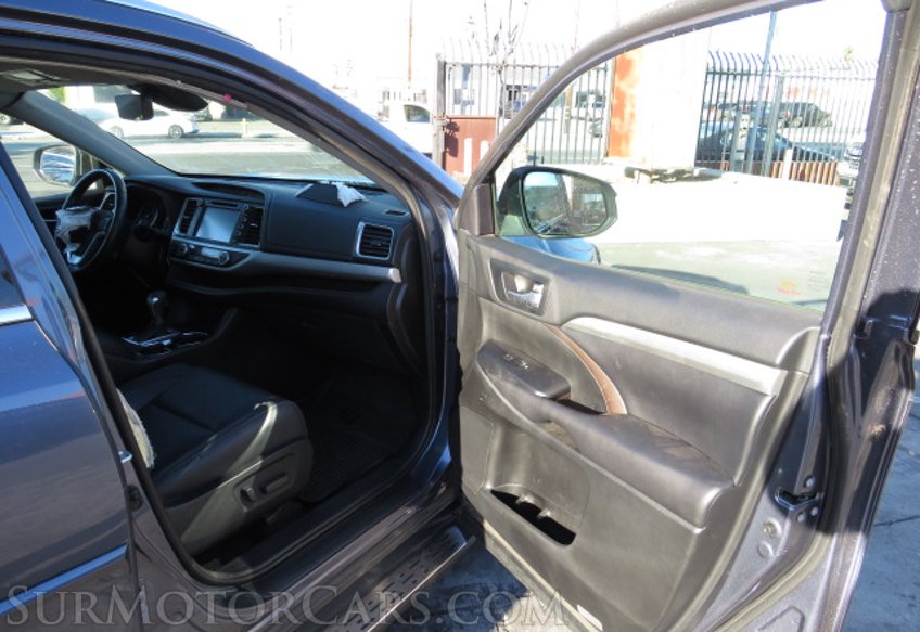 2018 Toyota Highlander - Image 26