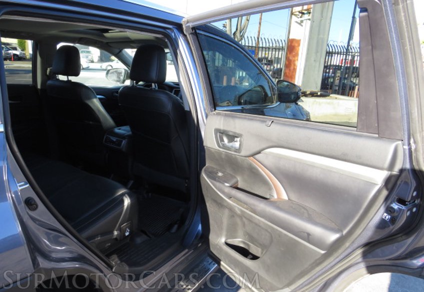 2018 Toyota Highlander - Image 28