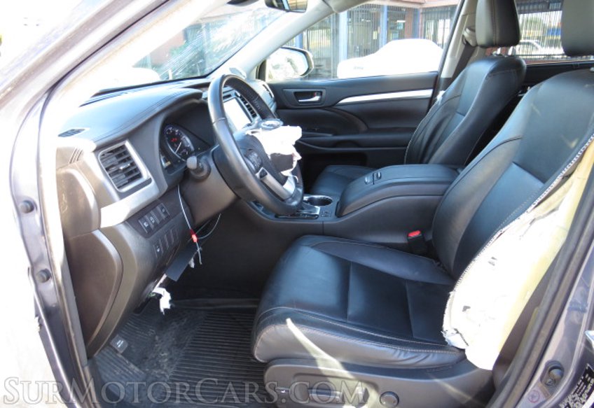 2018 Toyota Highlander - Image 32