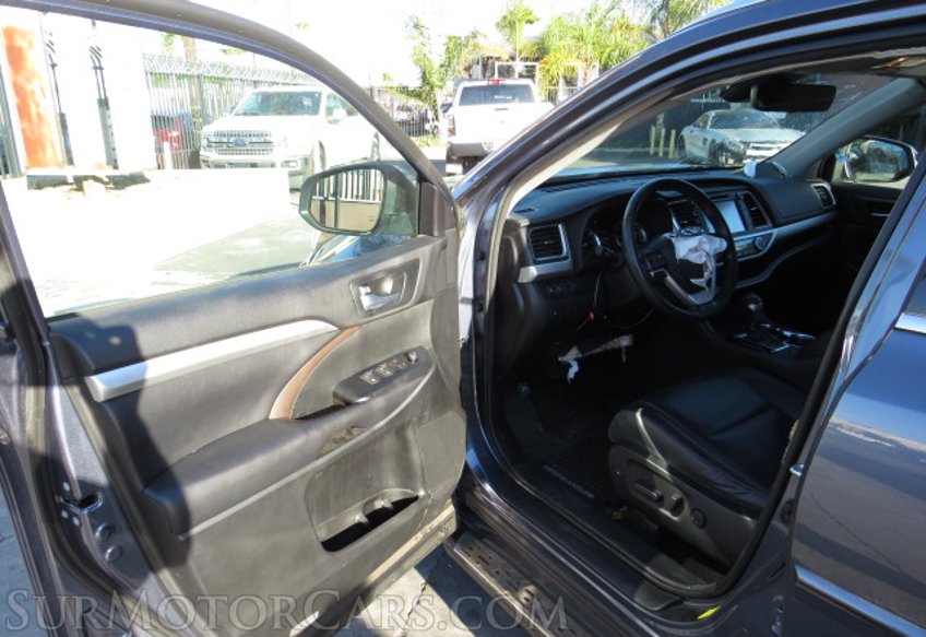 2018 Toyota Highlander - Image 21