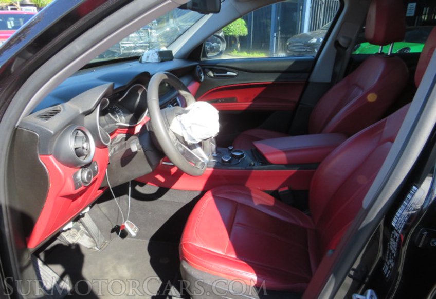 2019 Alfa Romeo Stelvio - Image 30