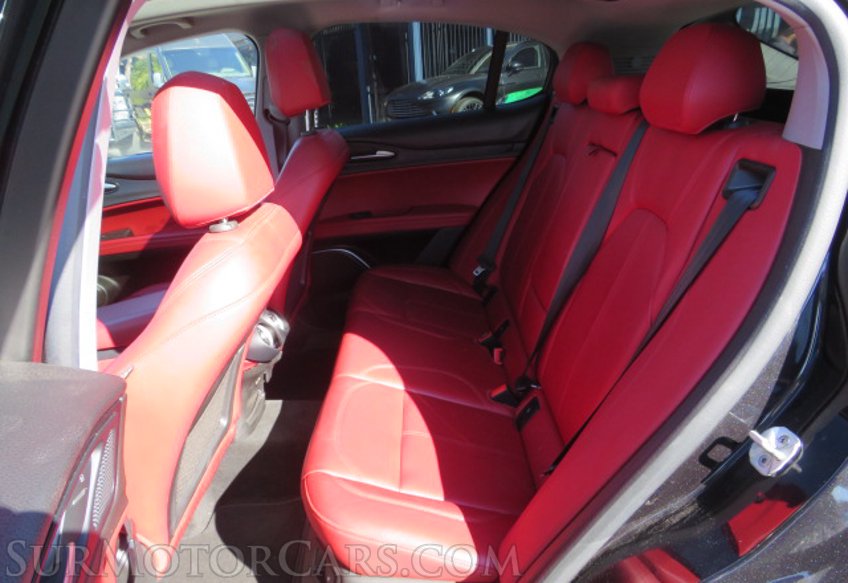 2019 Alfa Romeo Stelvio - Image 32