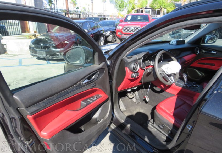 2019 Alfa Romeo Stelvio - Image 22