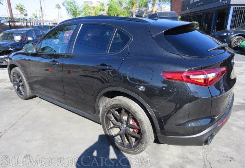 2019 Alfa Romeo Stelvio - Image 8