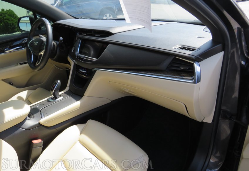 2017 Cadillac XT5 - Image 32