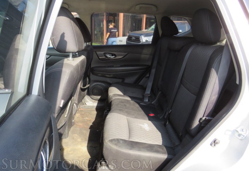 2017 Nissan Rogue - Image 29