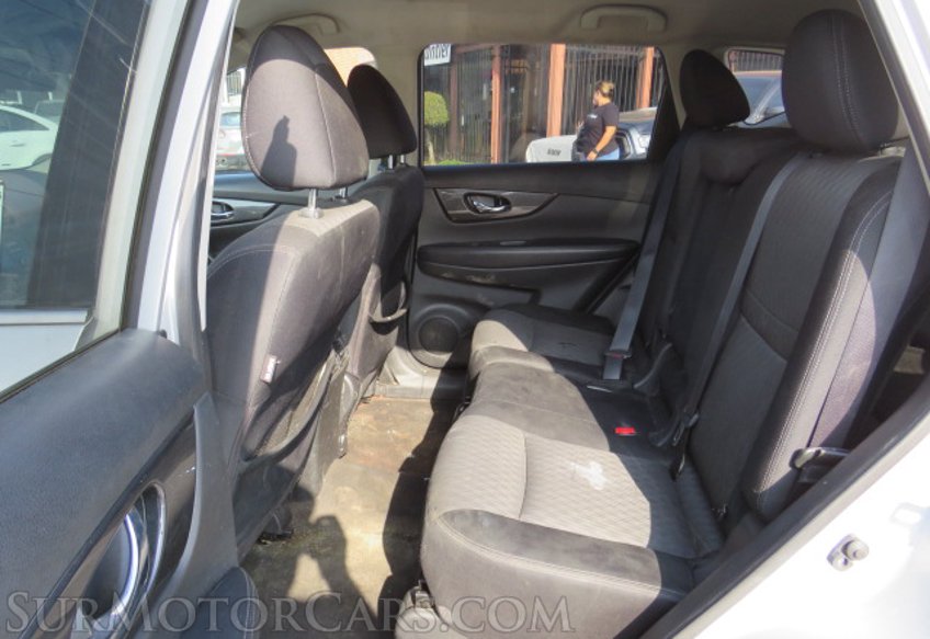 2017 Nissan Rogue - Image 31