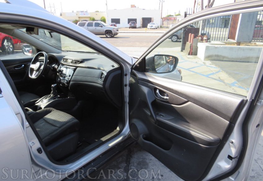 2017 Nissan Rogue - Image 22