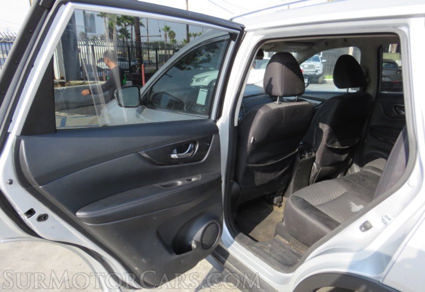 2017 Nissan Rogue - Image 23