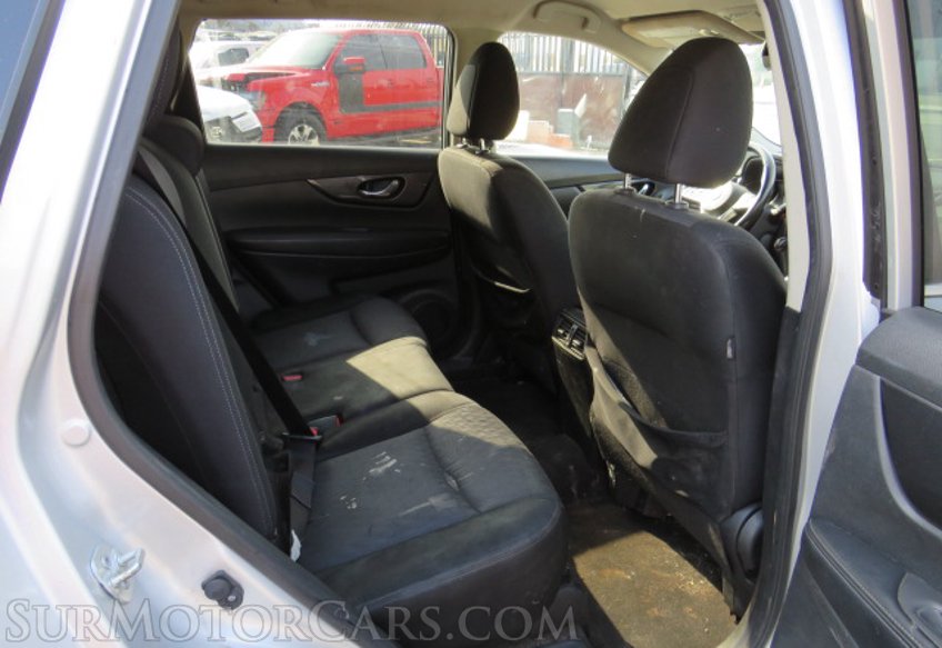 2017 Nissan Rogue - Image 32