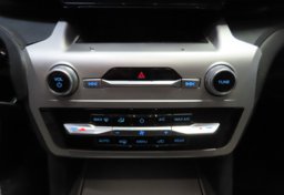 2022 Ford Explorer - Image 40