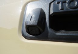 2020 Toyota Tacoma 4WD - Image 13