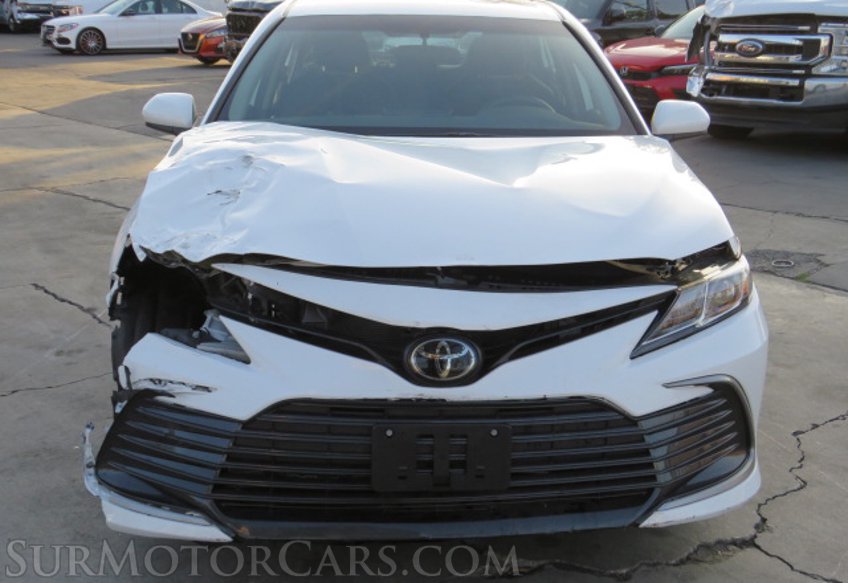2021 Toyota Camry - Image 11