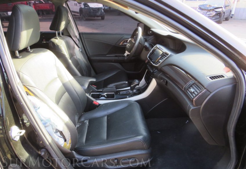 2017 Honda Accord Hybrid - Image 28