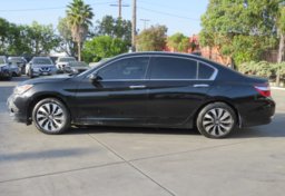 2017 Honda Accord Hybrid - Image 10