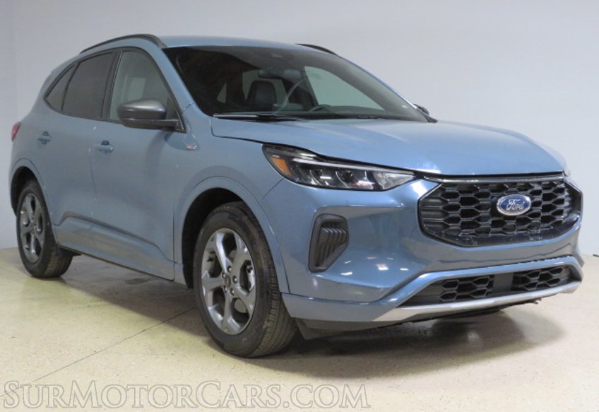 2023 Ford Escape - Image 4