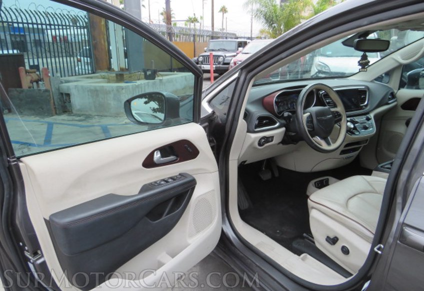 2017 Chrysler Pacifica - Image 21