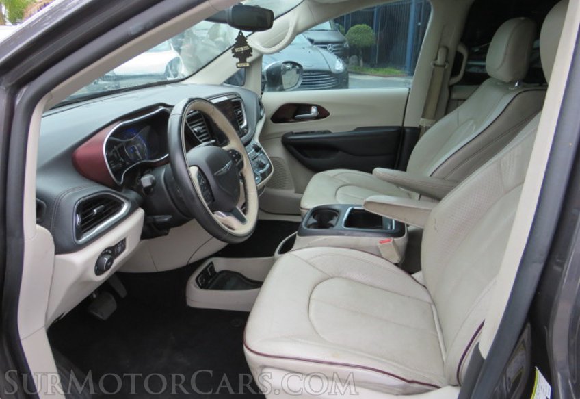 2017 Chrysler Pacifica - Image 25