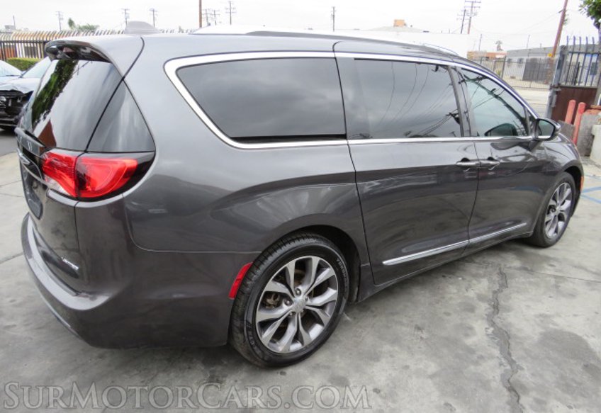 2017 Chrysler Pacifica - Image 8