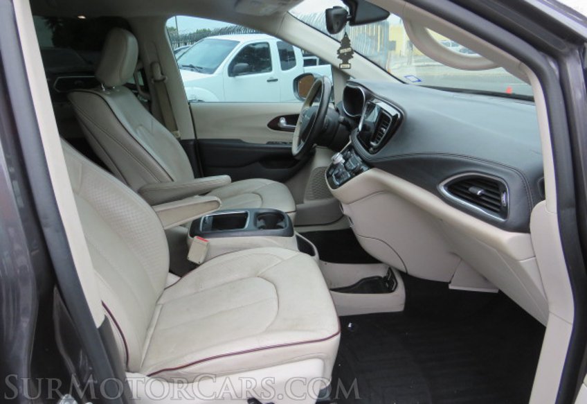 2017 Chrysler Pacifica - Image 26