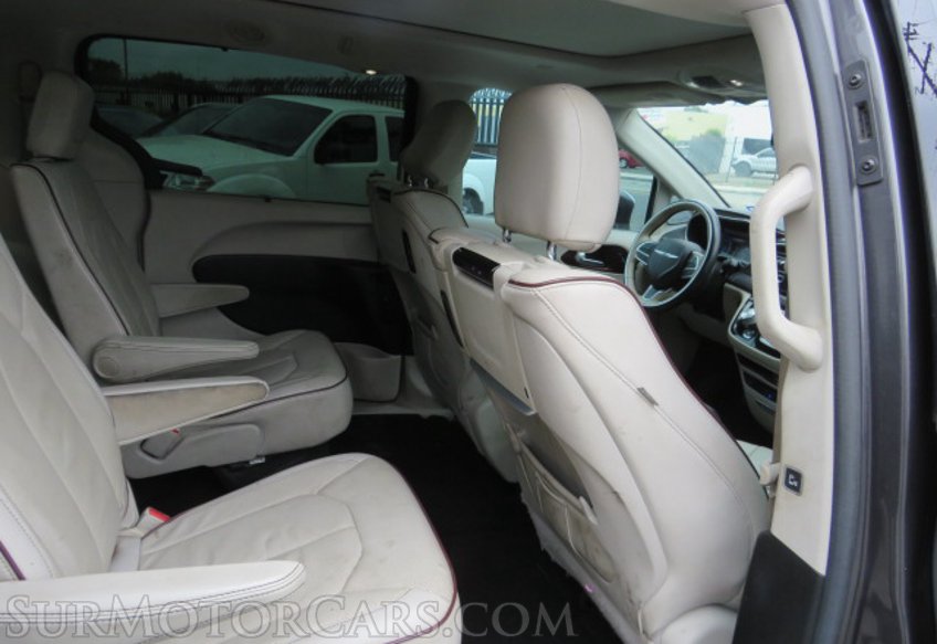 2017 Chrysler Pacifica - Image 32