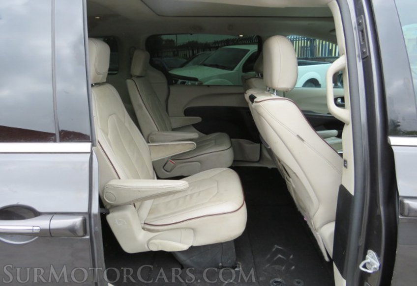 2017 Chrysler Pacifica - Image 24