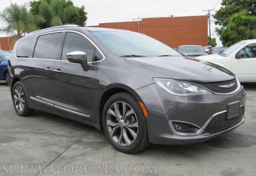 2017 Chrysler Pacifica - Image 4