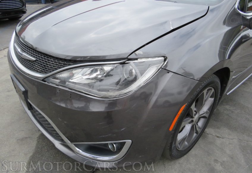 2017 Chrysler Pacifica - Image 12