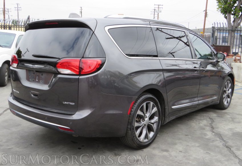 2017 Chrysler Pacifica - Image 10