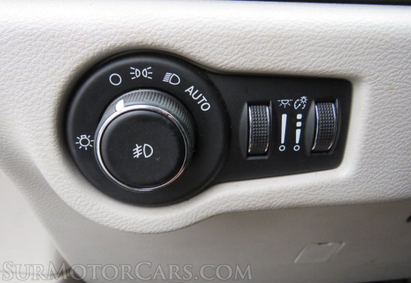 2017 Chrysler Pacifica - Image 48