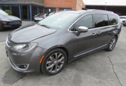 2017 Chrysler Pacifica - Image 1
