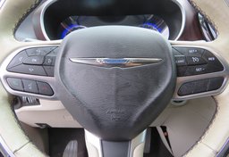 2017 Chrysler Pacifica - Image 37