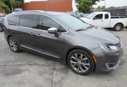 2017 Chrysler Pacifica - Image 2