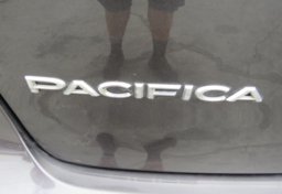 2017 Chrysler Pacifica - Image 18