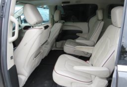 2017 Chrysler Pacifica - Image 27