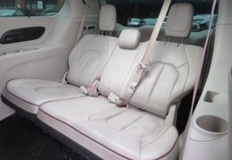 2017 Chrysler Pacifica - Image 36