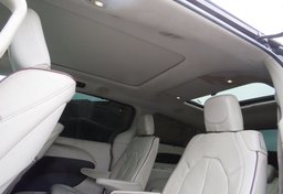 2017 Chrysler Pacifica - Image 31