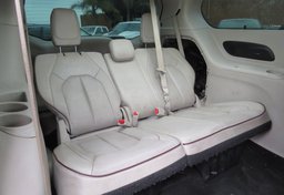 2017 Chrysler Pacifica - Image 34