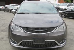 2017 Chrysler Pacifica - Image 13