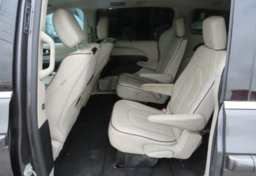 2017 Chrysler Pacifica - Image 23