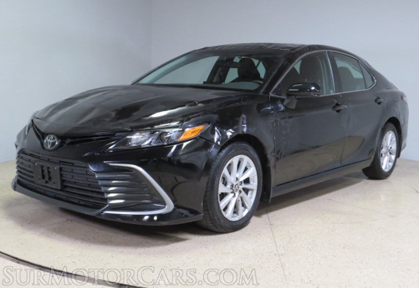 2023 Toyota Camry - Image 4