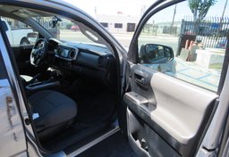 2017 Toyota Tacoma - Image 21